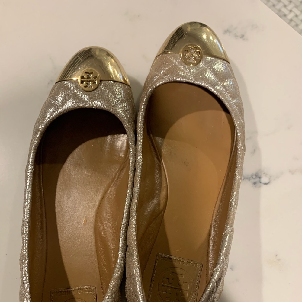 Tory Burch size 9 silver quilted and god cap shoes